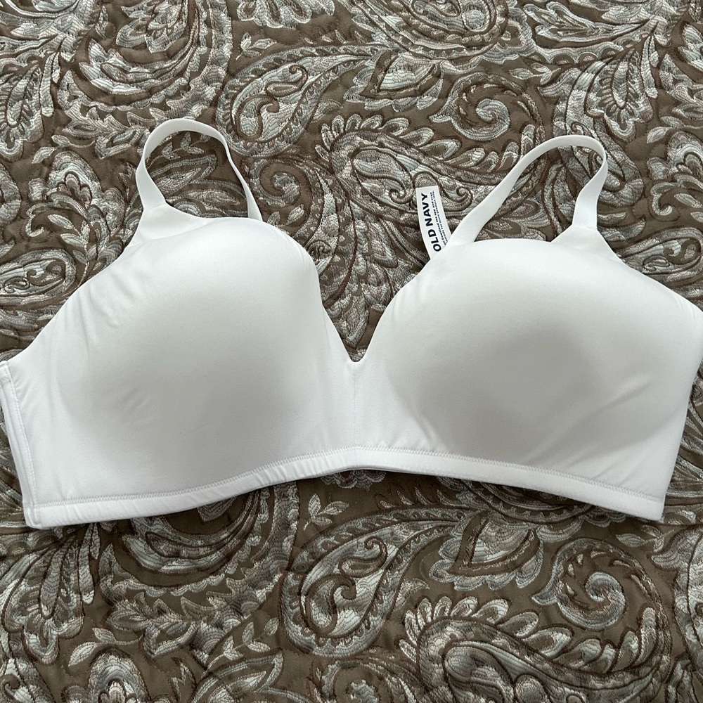 Old Navy Full Coverage Wireless Molded Cup Bra Calla Lily Shade 44D NWT